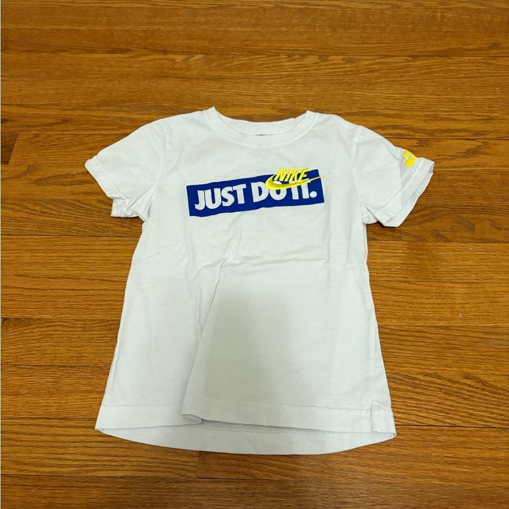 Nike Kids White T-Shirt Size Large 6-7